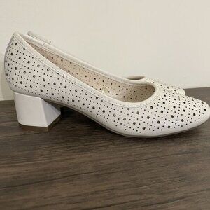 CLIFFS BY WHITE MOUNTAIN Women White Vayda Leather Pumps Slip On Comfort Size 7M